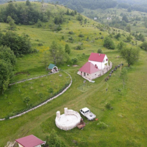 Village household Cerov do